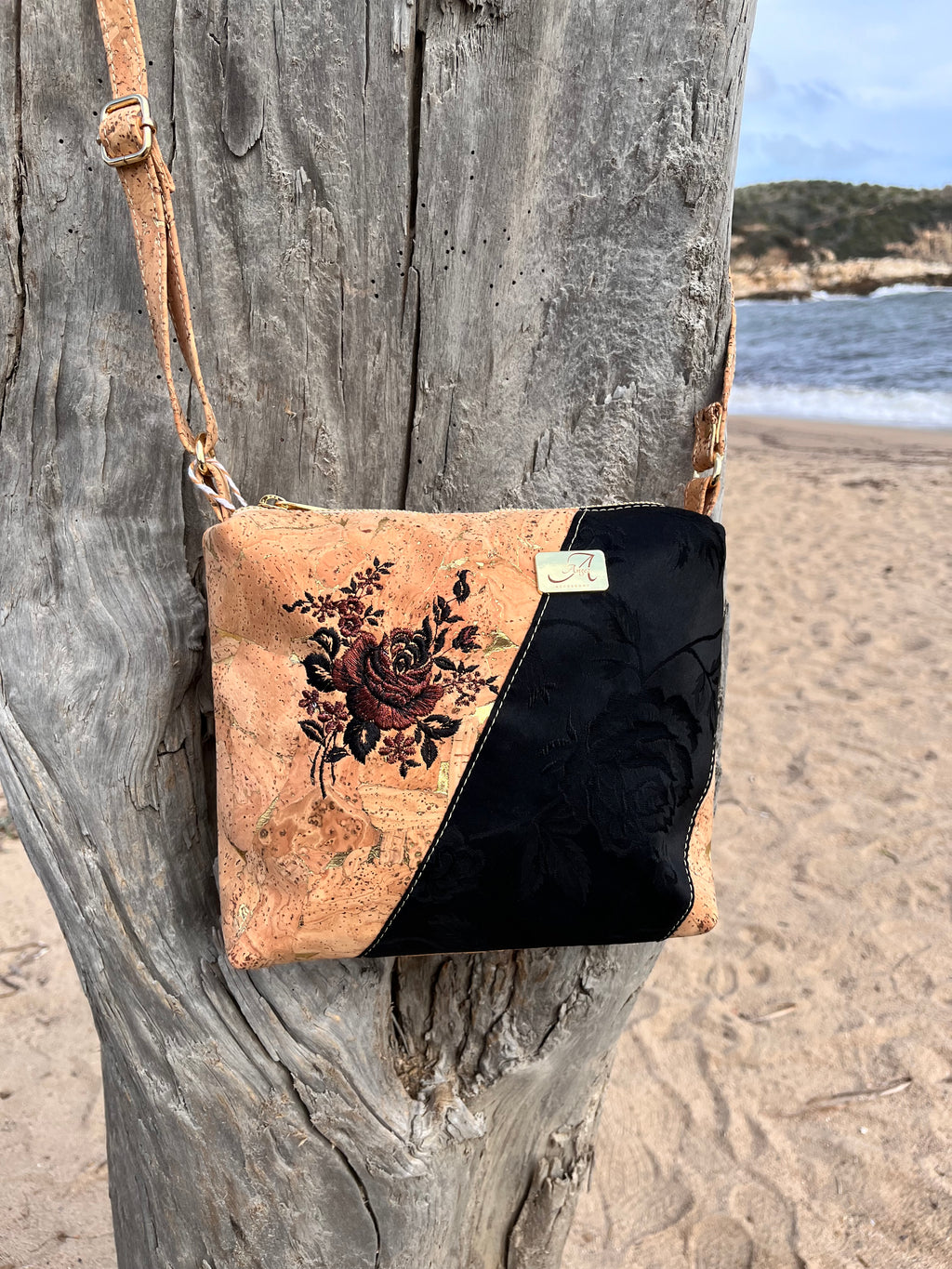 Borsa Aglaia – Eleganza Ricamata